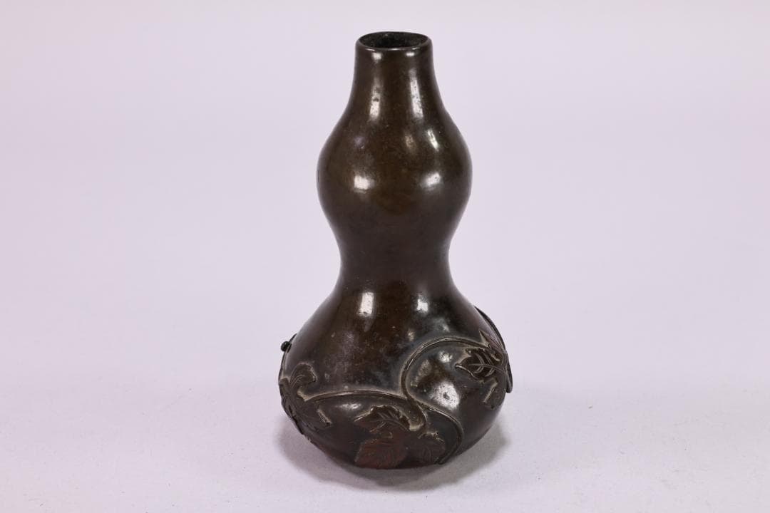 古銅製　赤銅　大明仙徳　瓢箪型　高盛彫刻　蜻蛉蔦紋　置物　一輪挿し　花器　筆立