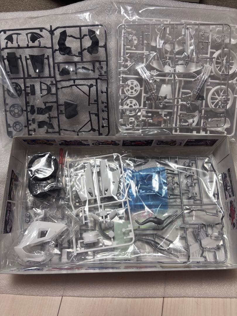 タミヤ 1/12　テレフォニカ・モビスター・スズキ　RGV-Γ’01 ガンマ