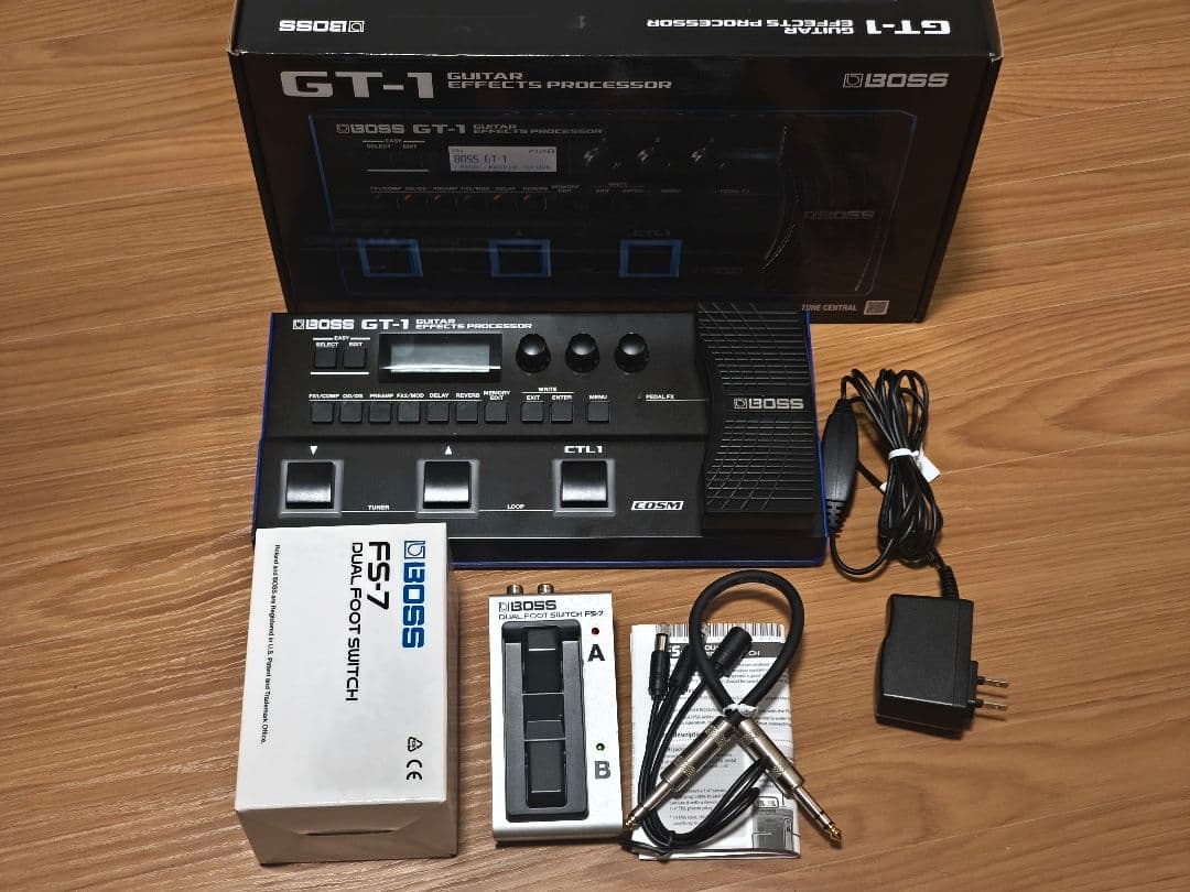 BOSS GT-1 ギターエフェクター　フットスイッチ(FS-7)付き