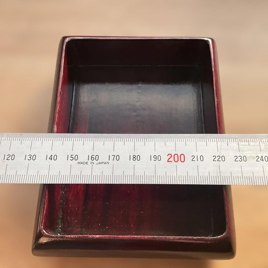 花彫刻、象嵌の赤い漆器小物入れ、唐木