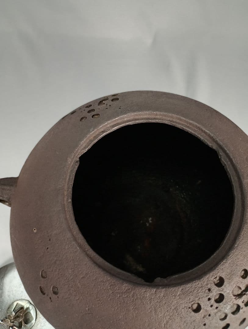 【茶道具】青海波紋様姥口丸釜　南鐐摘み　亀甲鐶付　茶釜　釜368