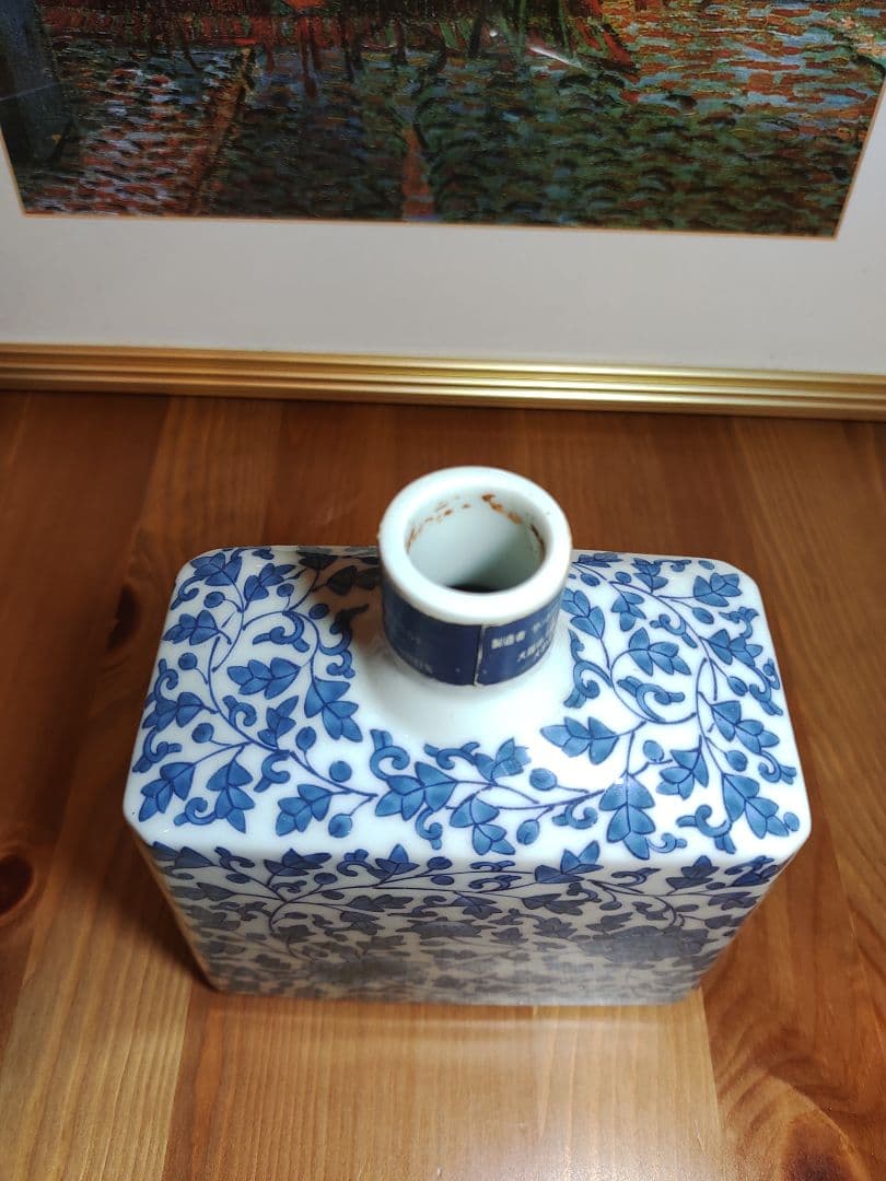 空き瓶　山崎12年　干支シリーズ　有田焼 染付牡丹唐草　亥絵 干支 陶器ボトル