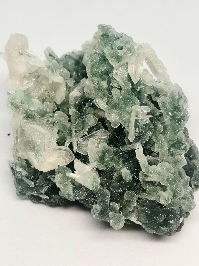 ブラックカルセドニー　ピンクスティルバイト