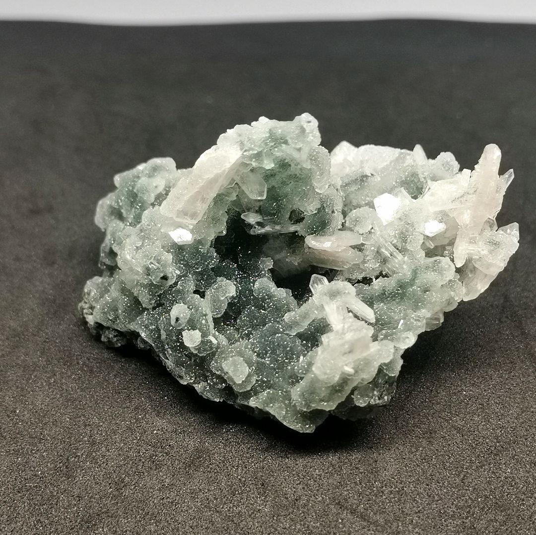 ブラックカルセドニー　ピンクスティルバイト