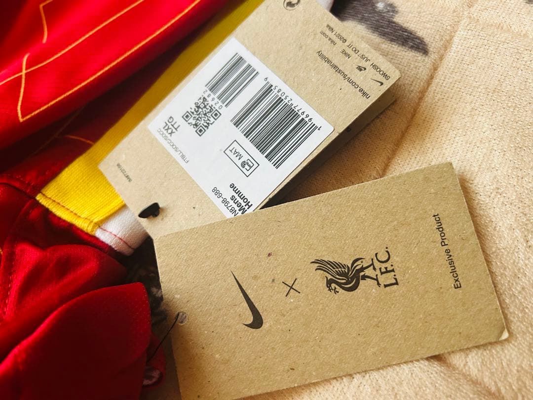 【日本未発売・新品タグ付き】リヴァプール ホームユニフォーム（XXL）サラー