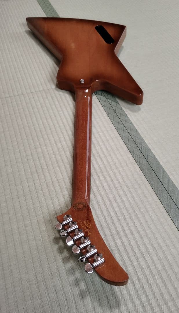 ギブソンエクスプローラー96製Limitid中古です。取りに来れる方のみ。