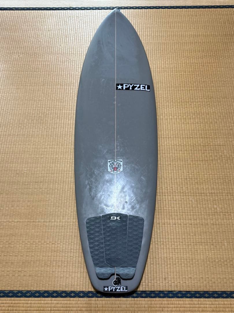 PYZEL WHITE TIGER 5’11” パイゼル　サーフボード
