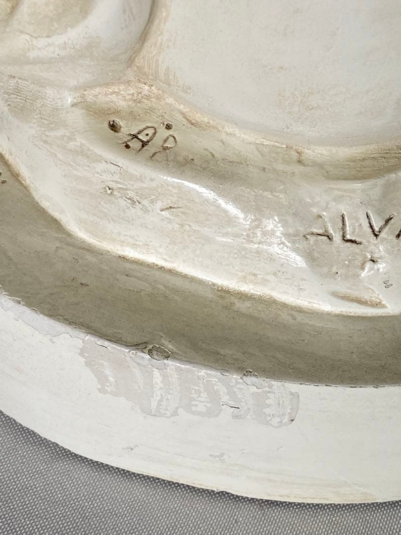 2049 ❣️ 石を負うカリアティード　像