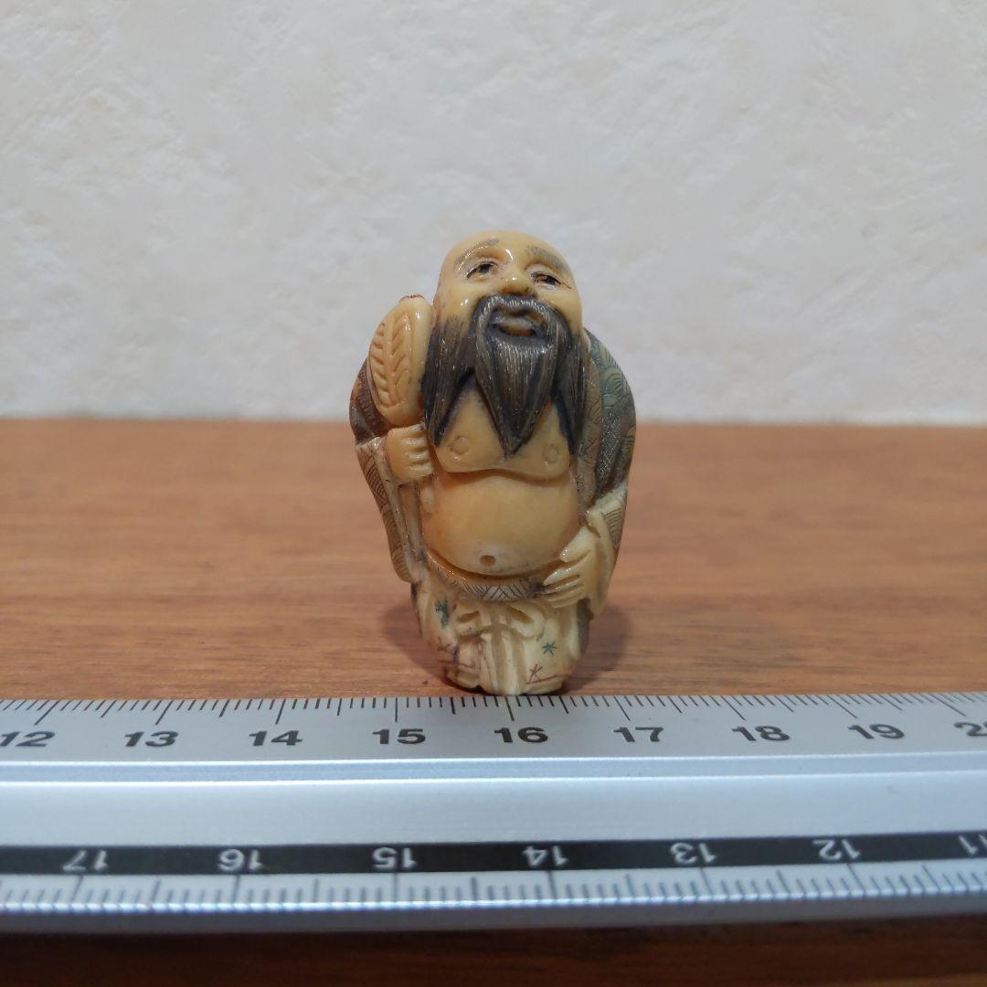 時代提物 縁起物彩色根付 天然素材 在銘【唐仙人】高さ約4.1cm 重さ約14ｇ