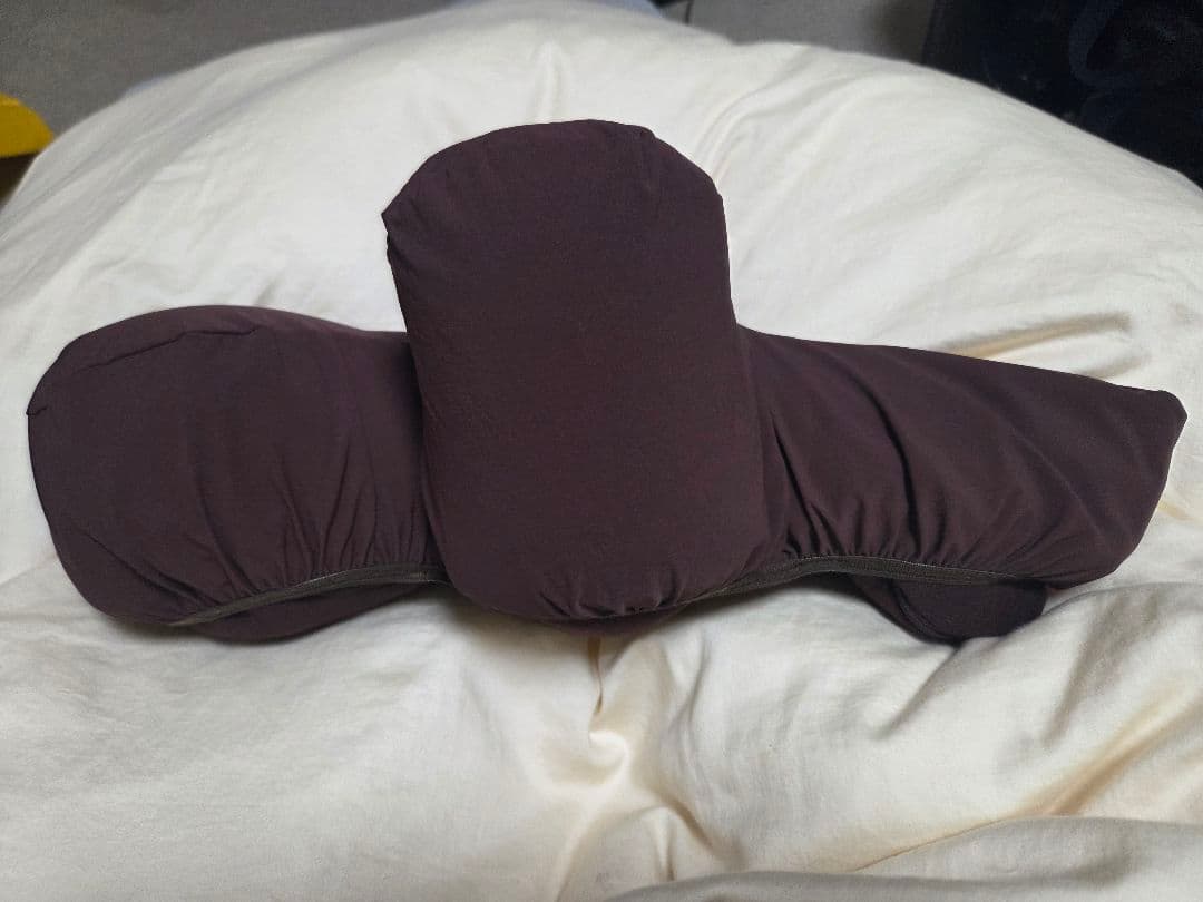 ダークブラウン クロス型ベッドクッション カバー付き