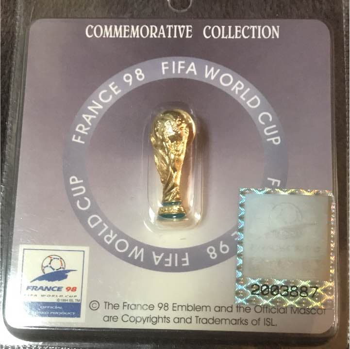 FIFA WORLD  CUP98   32か国&トロフィーピンバッチ