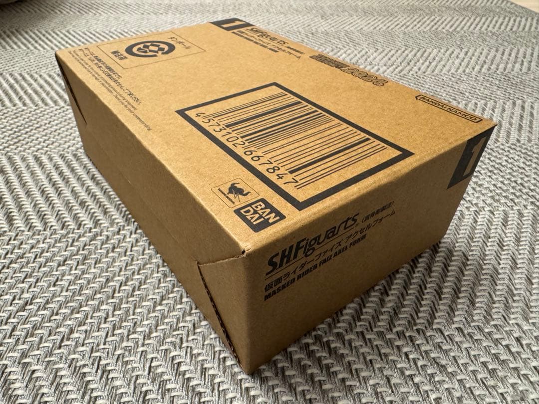 S.H.Figuarts 真骨彫製法 仮面ライダーファイズ アクセルフォーム