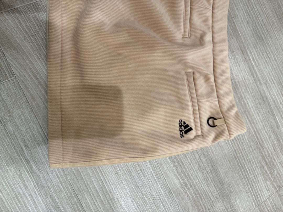adidas ベージュ ジャケットとスカートセット