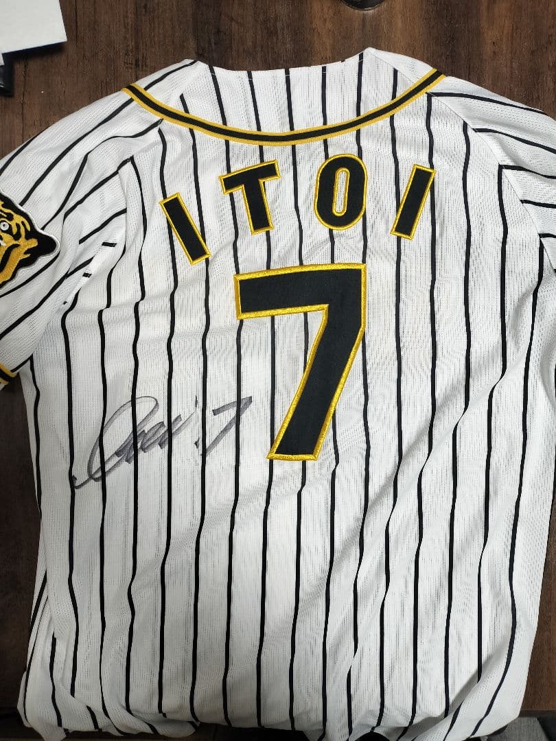 阪神タイガース　糸井さん　レプリカユニフォーム　直筆サイン入り