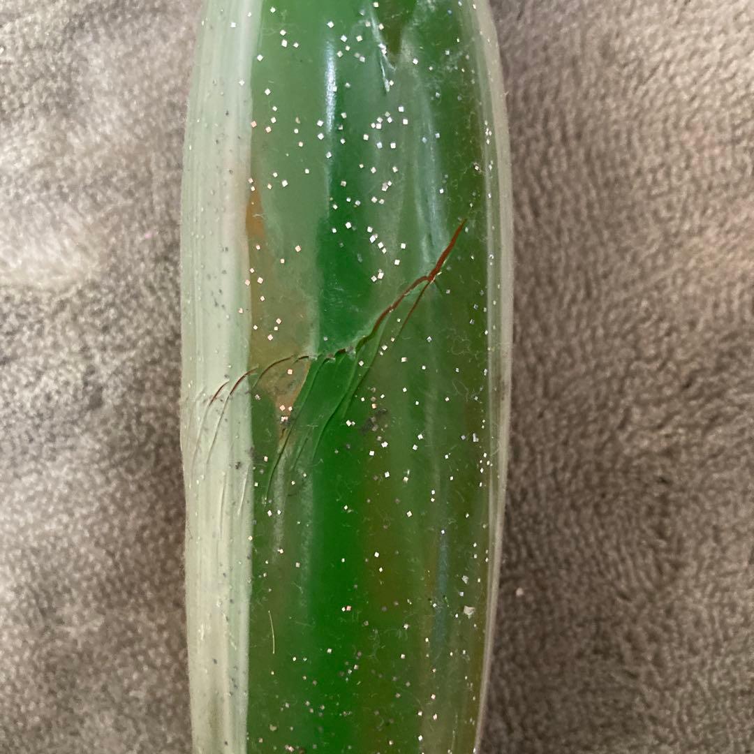 ソフトプラスチック製緑色ルアー