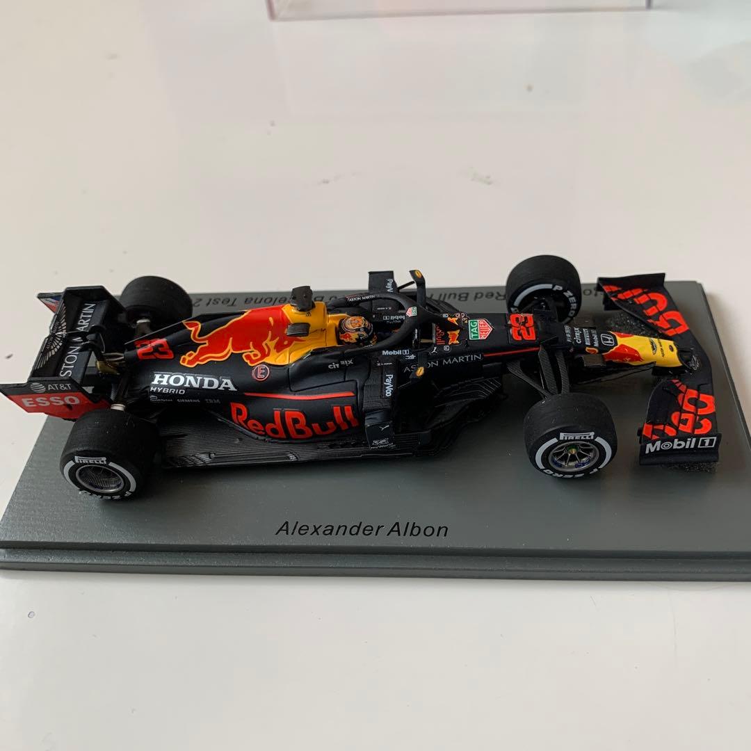 Aston Martin Red Bull Racing RB16 アルボン