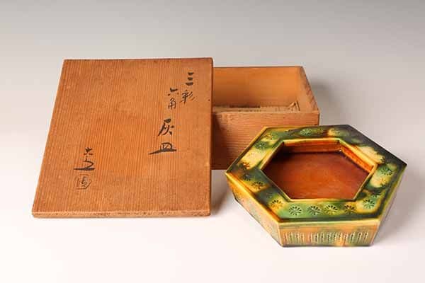 三彩六角灰皿　六代　清水六兵衛　唐三彩　【陶器】