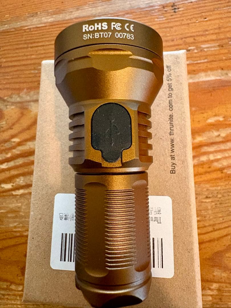 ThruNite Catapult Mini V2 充電式懐中電灯　LEDライト