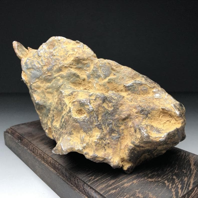 隕石　アルタイ隕石　大型隕石 6.9キロ　鉄隕石　ナチュラル　原石 木台付き