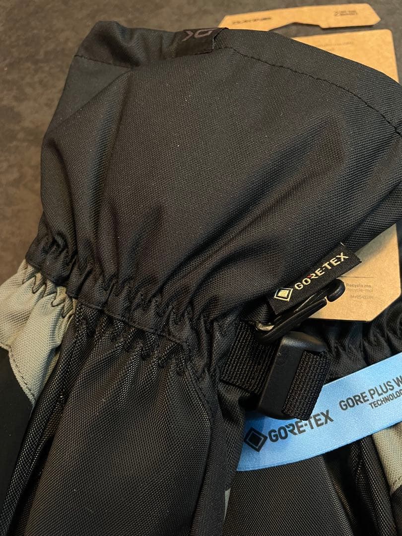 DAKINE　ダカイン　TITAN GORE-TEX　スノーグローブ Mサイズ