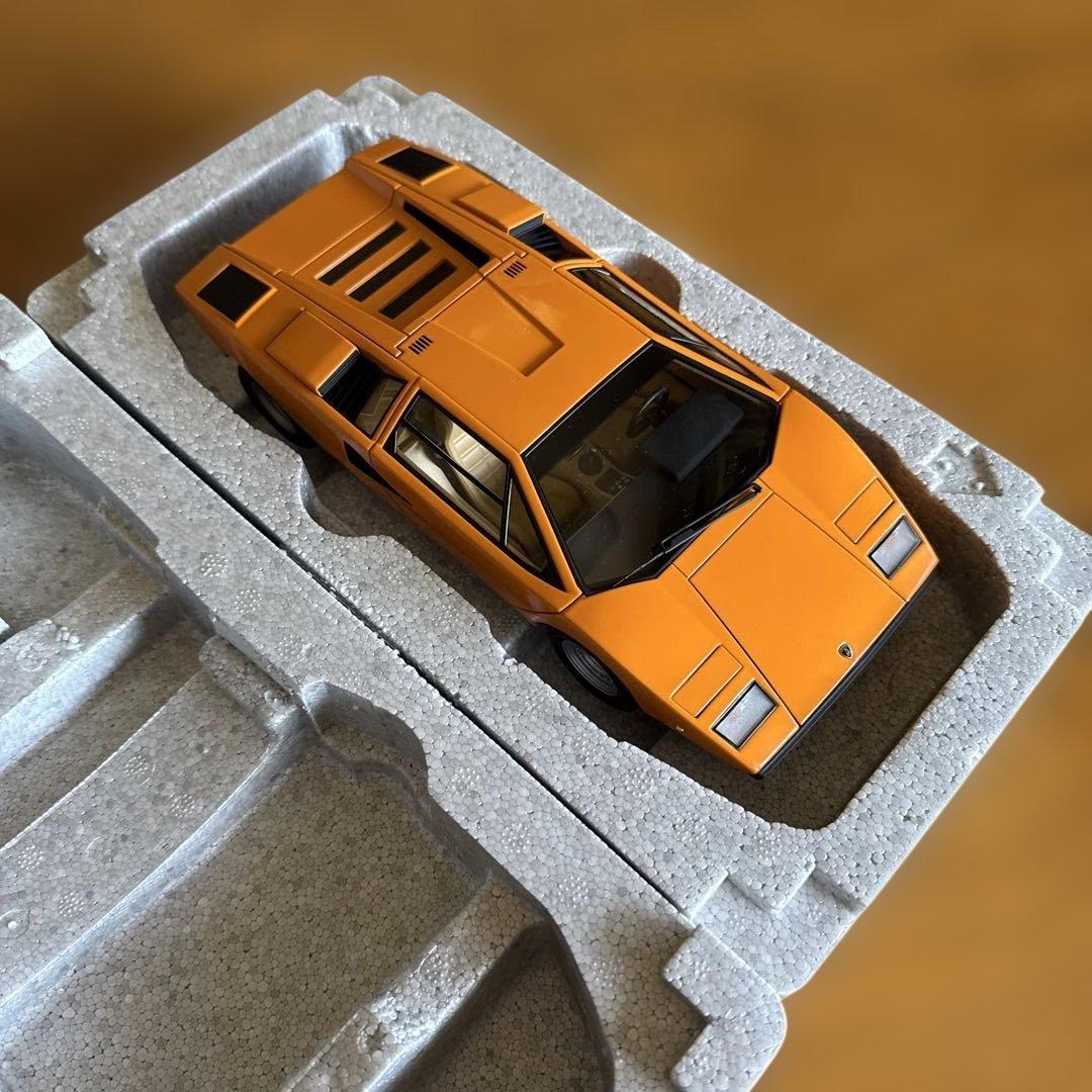 1/18 ランボルギーニ カウンタック LP400 (オレンジ)