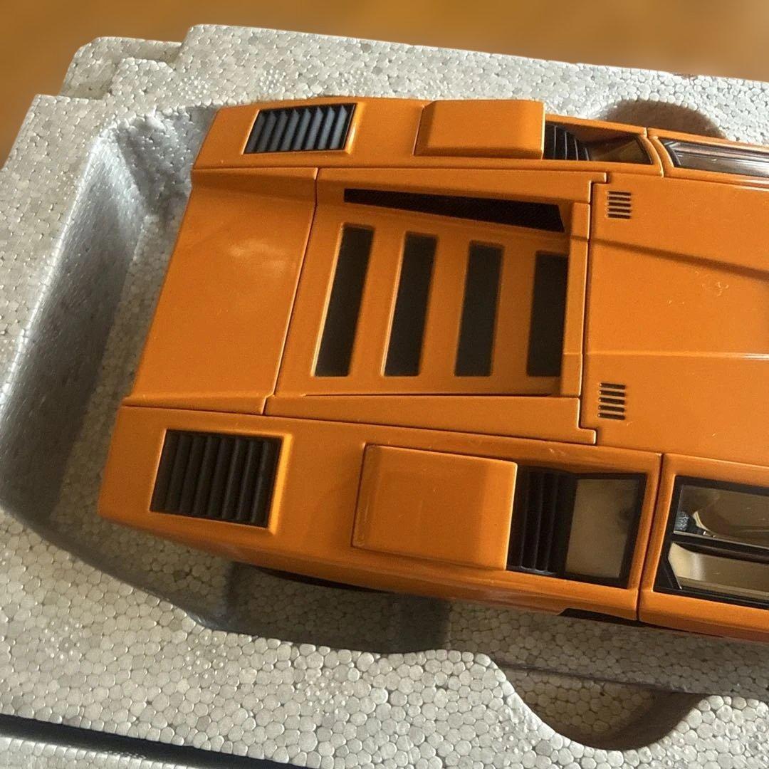 1/18 ランボルギーニ カウンタック LP400 (オレンジ)