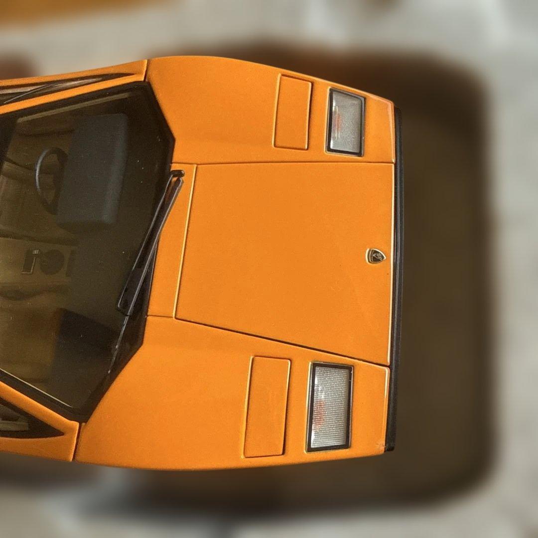 1/18 ランボルギーニ カウンタック LP400 (オレンジ)