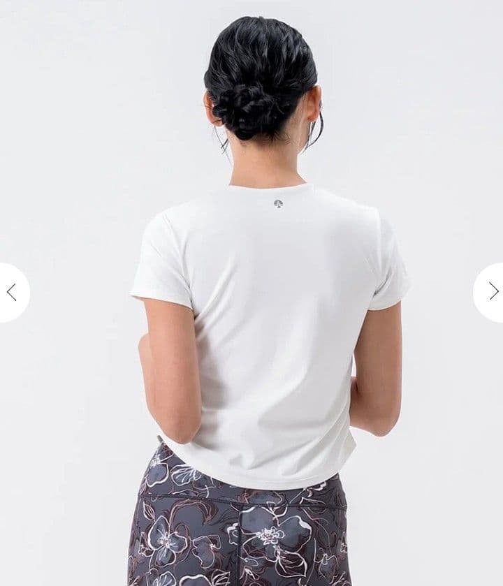 SUAKALA　白カップ付 TシャツLサイズ 新品未使用