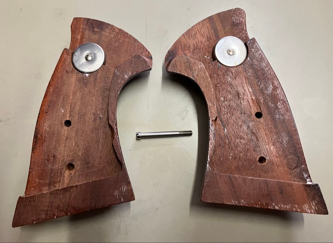 S&W社実銃Nフレーム　グリップ