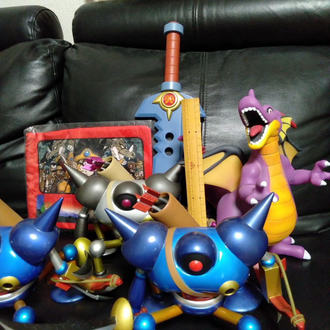 ドラゴンクエストフィギュア４体、ドラゴンクエスト３きんちゃく、パプニカのナイフ