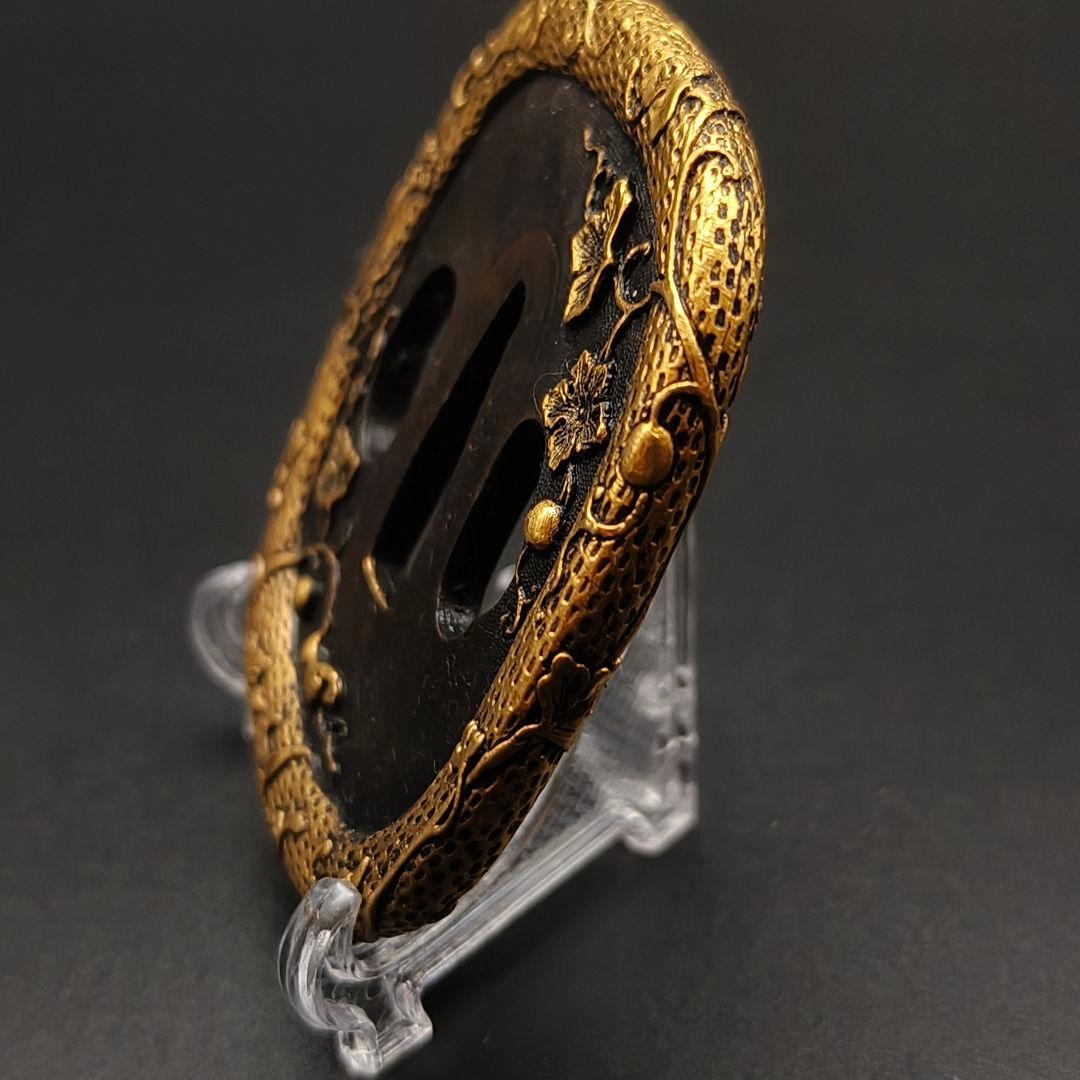 い*ん様 日本刀装具　刀鍔　花の図　銅地　細工　金銀メッキ　刀剣美術　武道具