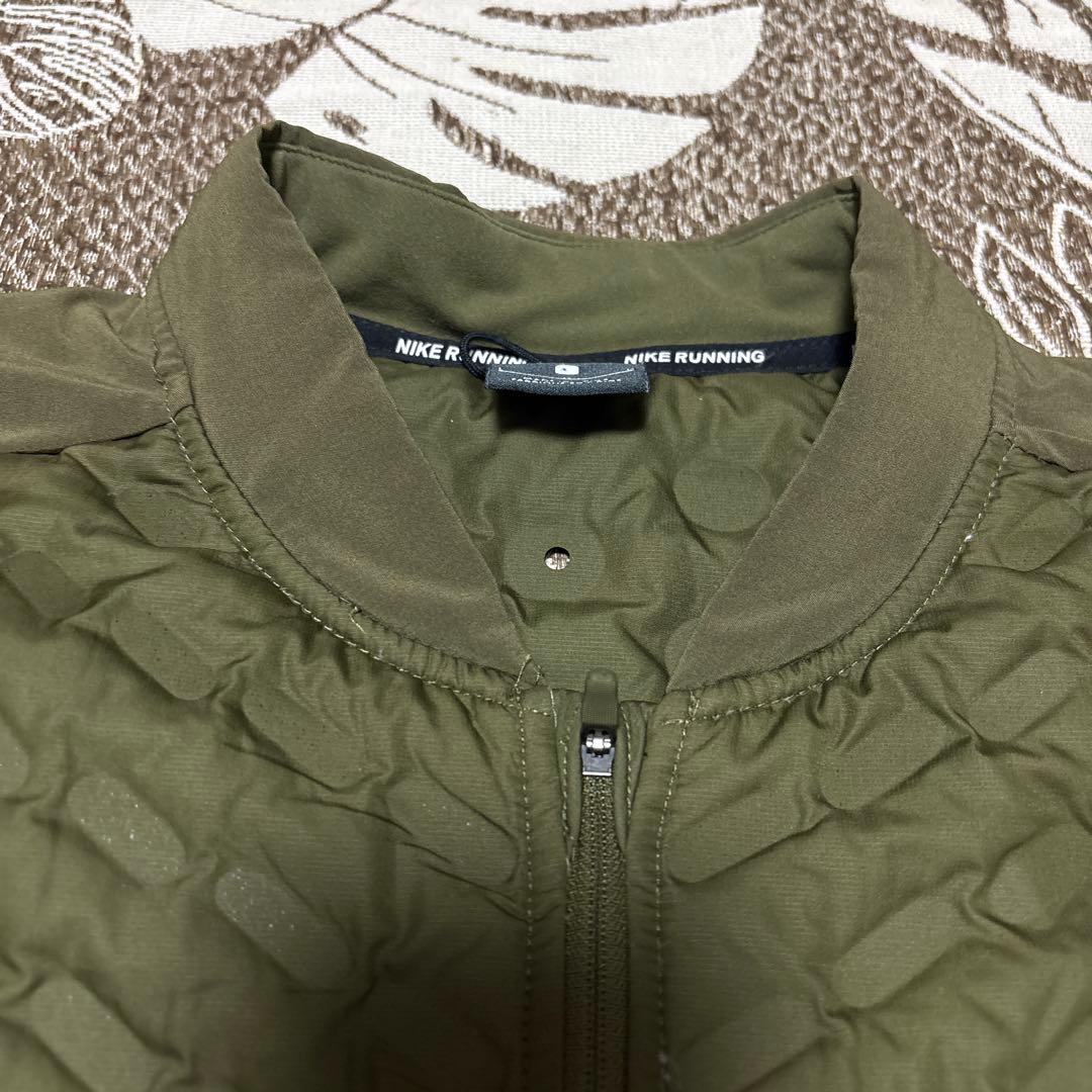 ナイキのエアロロフト ランニングベスト（ダウンベスト）と