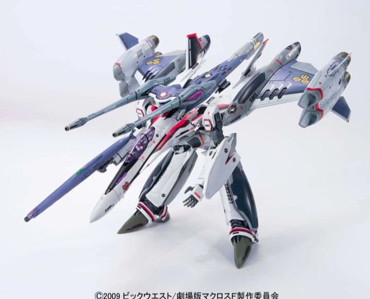 【新品】バンダイ1/72◆VF-25F トルネードメサイアバルキリー アルト機