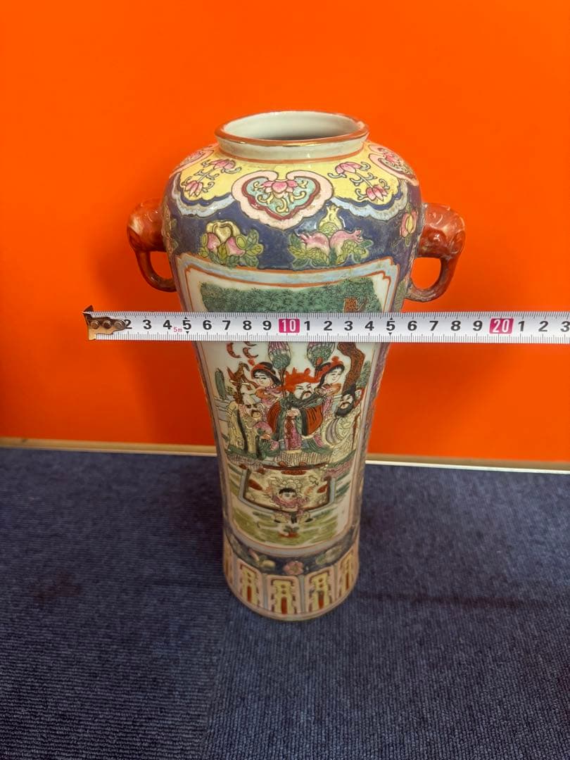 1749中国武神の図が描かれた双耳付きの人物花瓶 大清同治年製銘　時代物