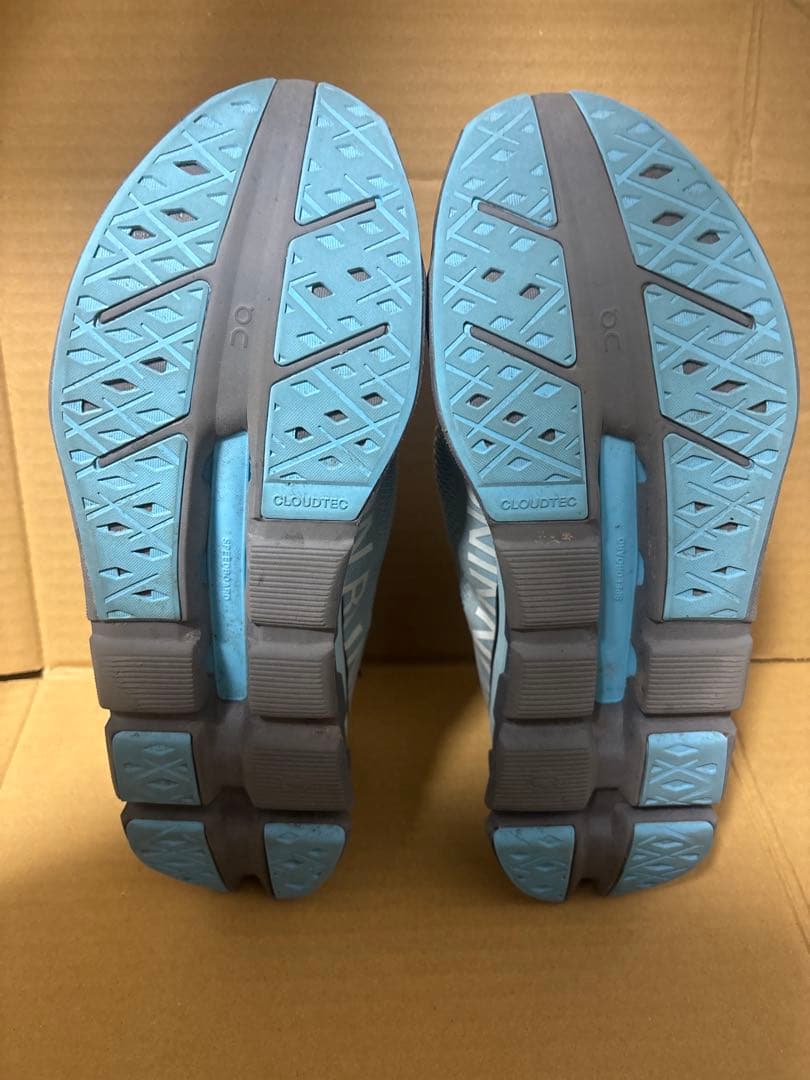 オン　クラウドフロー5 27.5cm