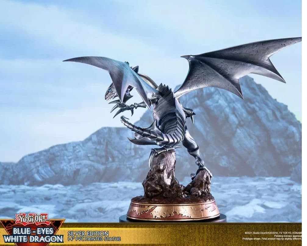 遊戯王　フィギュア　青眼の白竜　ブルーアイズ　ホワイトドラゴン