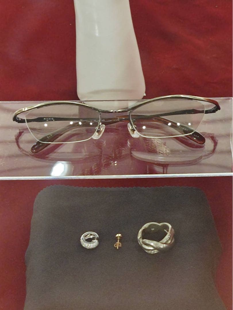 長渕剛さん着用メガネ.サングラス.黒いマントと真っ赤なリンゴMＶなど