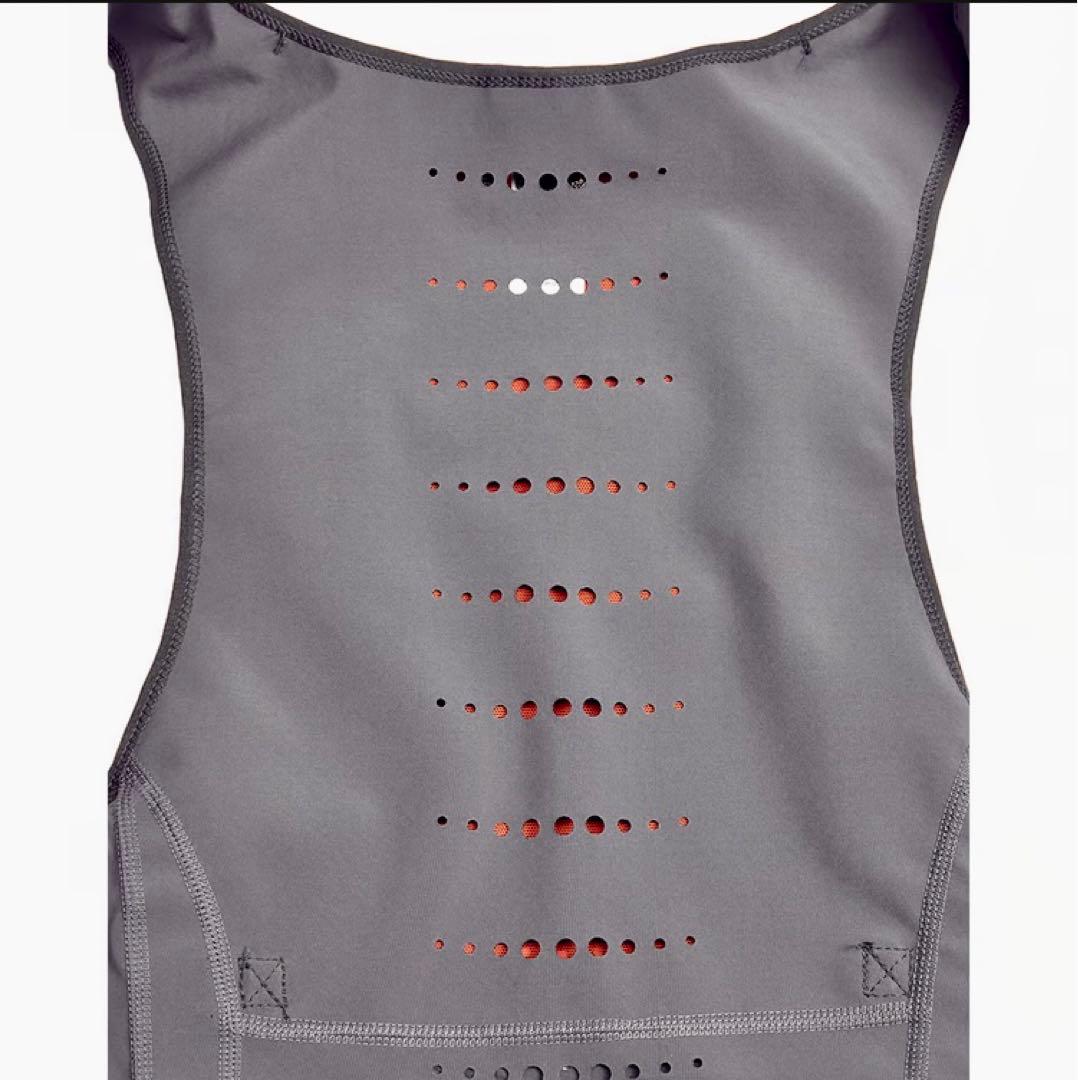 【新品未使用】ネイサン　ベイパーカー 4L メンズ（ボトル2本付属）　トレラン