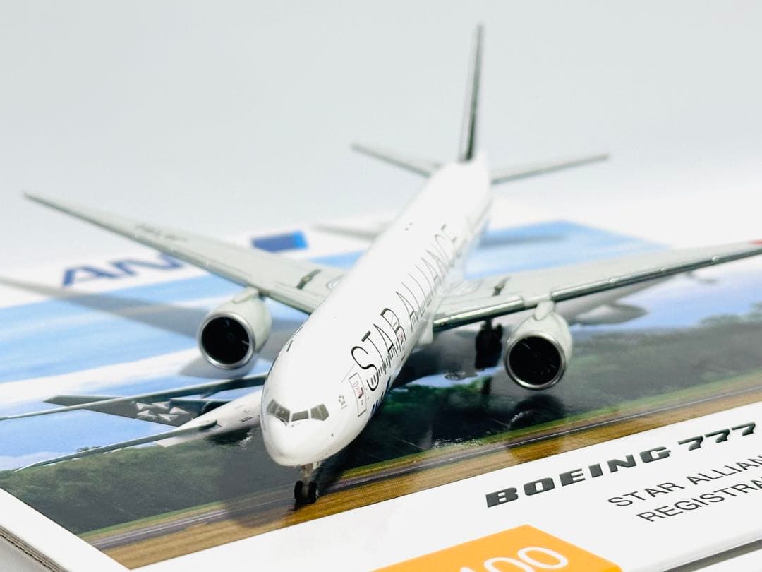 全日空商事 1/400 B777-300ER ANA STAR ALLIANCE