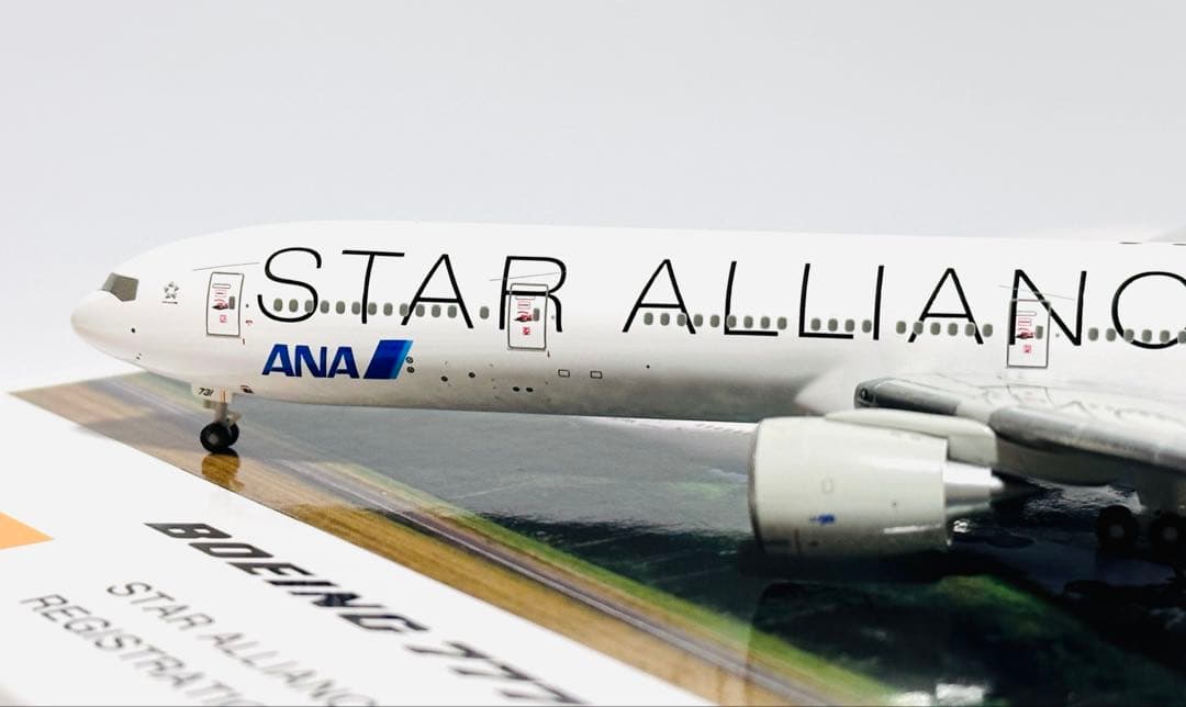 全日空商事 1/400 B777-300ER ANA STAR ALLIANCE