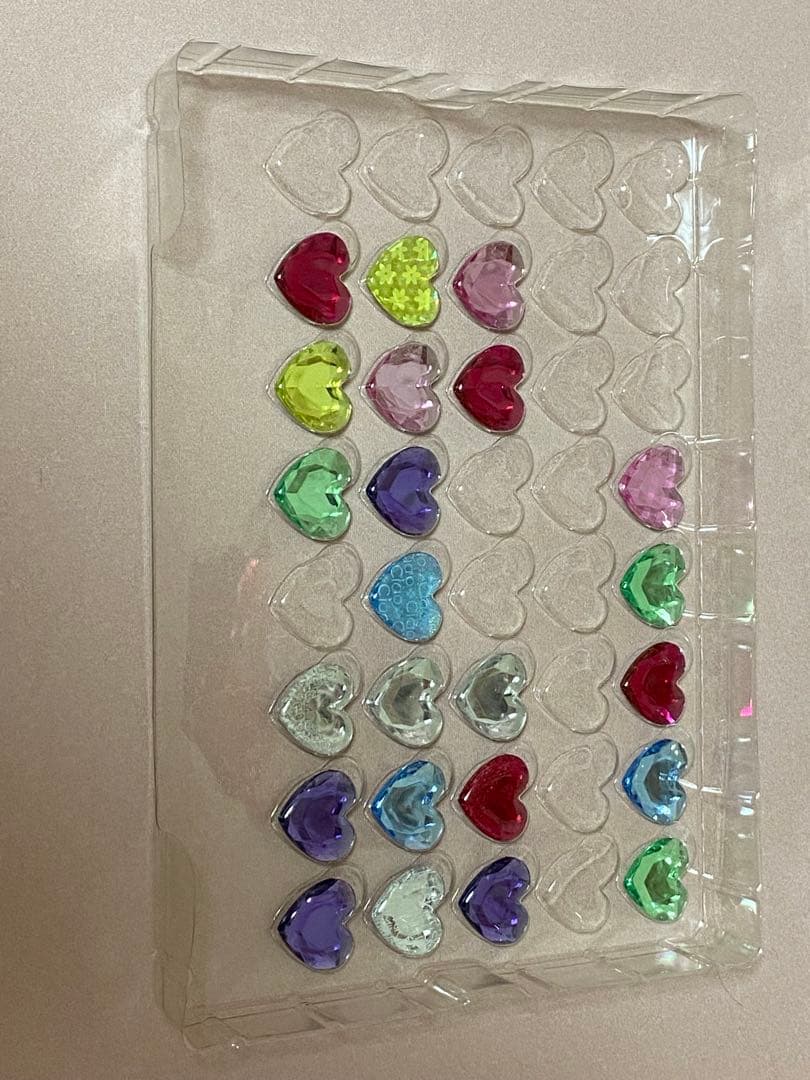 Prism Stone ハートデザイン収納ボックスとプリズムストーン・チャーム類