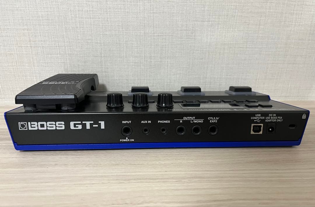 BOSS GT-1 ギターエフェクター 本体と純正ACアダプター付き