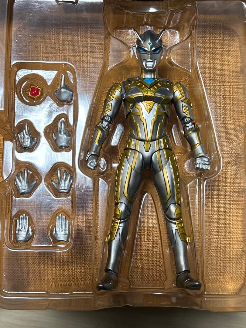 ハ*ミ様 SHFiguarts ウルティメイトシャイニングウルトラマンゼロ