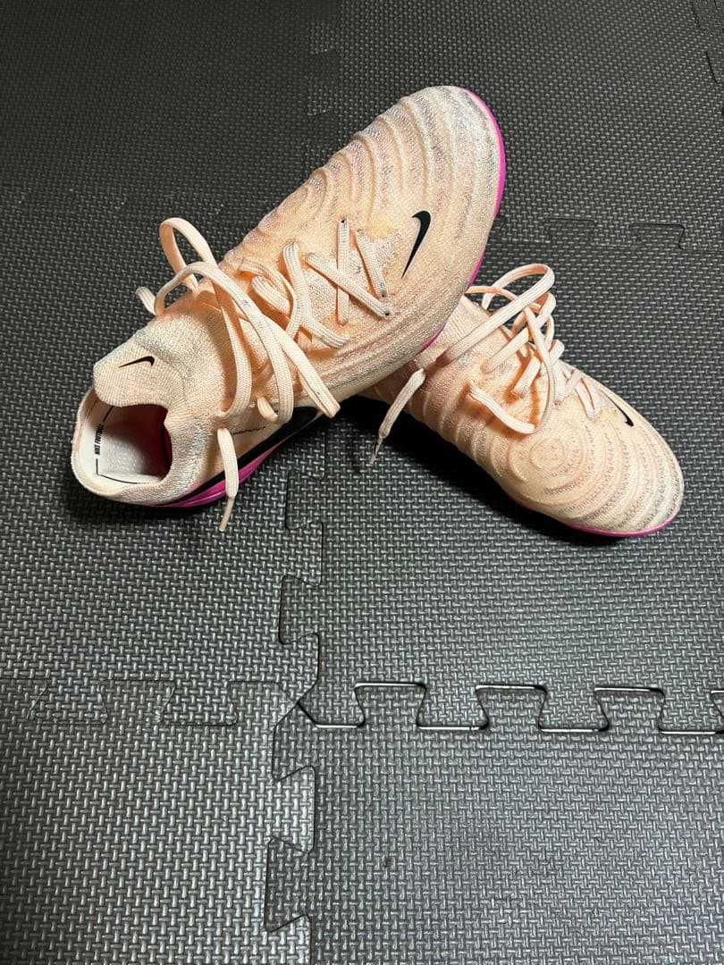 Nike サッカーシューズ・スパイク ピンク・ベージュ