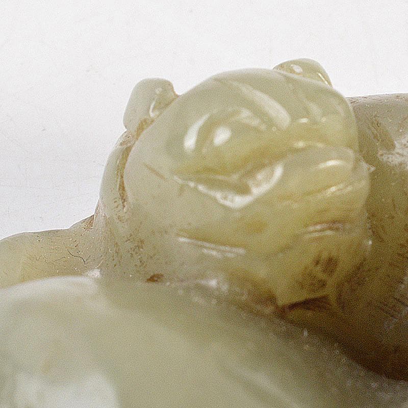 中国　玉石彫刻　神獣刻　根付　紙鎮　置物　C 7664E