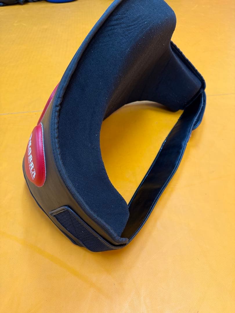 COBRA ボディミット 黒/赤