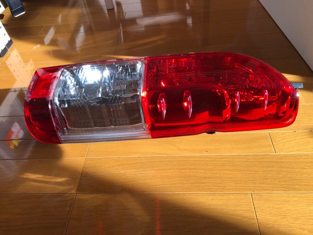 ハイエース 200系 4型~テールライト 2個セット 純正