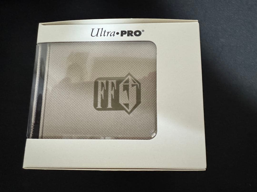 MTG ウルトラプロ/FF《クラウド：星の守護者》デッキボックス