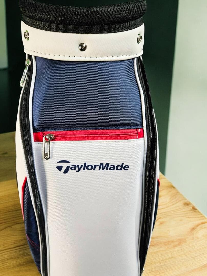 新品未使用展示品　TaylorMade 高級商品トリコロール ゴルフバッグ