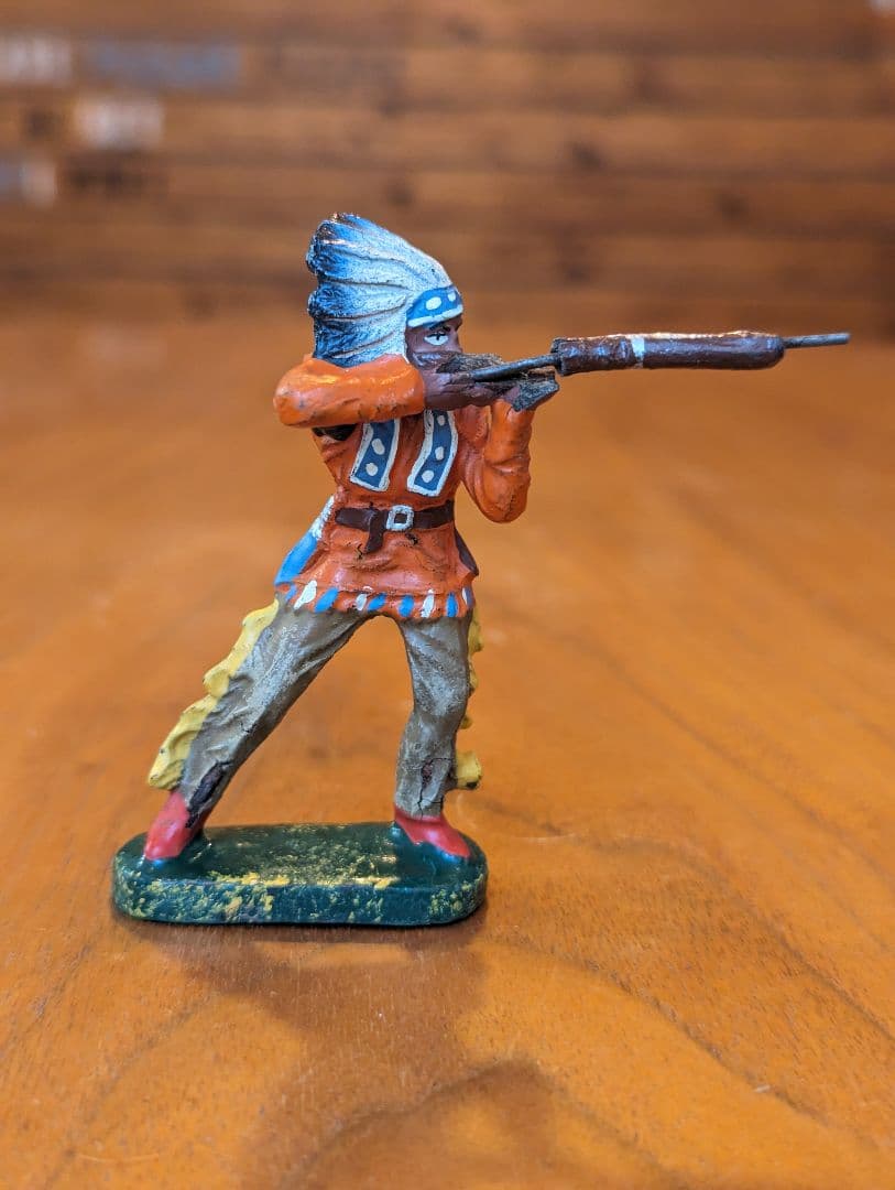 ドイツ　1940-50年代　ビンテージ　インディアン フィギュア。